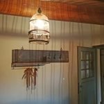 Camera da letto Vintage con motivo uccellini Particolare appendiabiti e lampadario