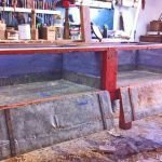 Bancone da orafo rosso nello stato originale