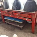 Bancone da orafo rosso nello stato originale