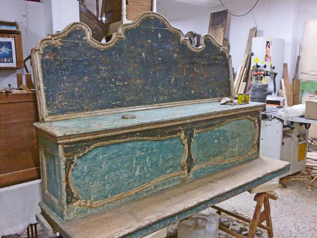Restauro panca del ‘700 laccata