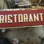 pittura caratteri insegna "ristorante"