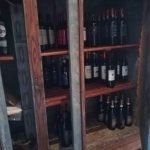 ghiacciaia primi '900 restaurata con allestimento interno porta bottiglie vino