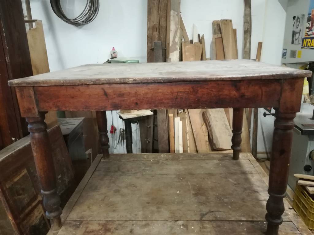 Tavolino in legno con cassetto primi ‘900