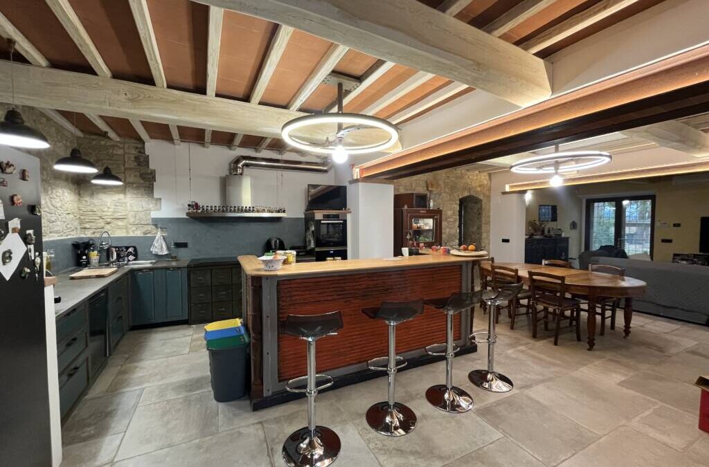 Una cucina unica nel cuore del Chianti: l’arte del recupero e della personalizzazione